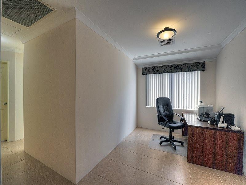 18 Grasshill Grange, Halls Head WA 6210