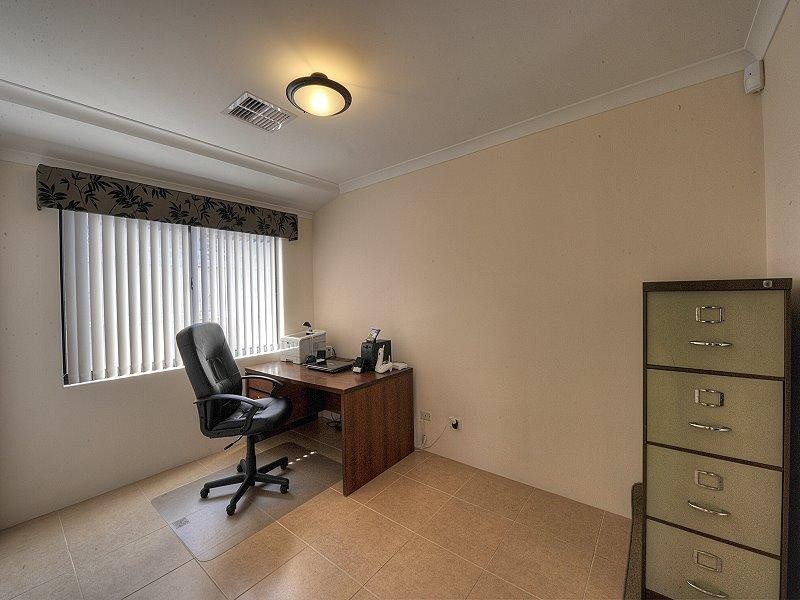 18 Grasshill Grange, Halls Head WA 6210