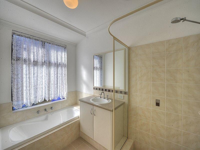 18 Grasshill Grange, Halls Head WA 6210