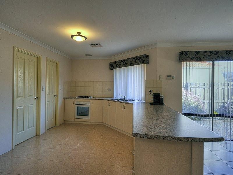 18 Grasshill Grange, Halls Head WA 6210