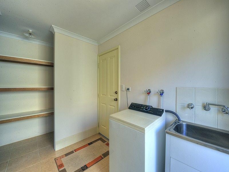 18 Grasshill Grange, Halls Head WA 6210