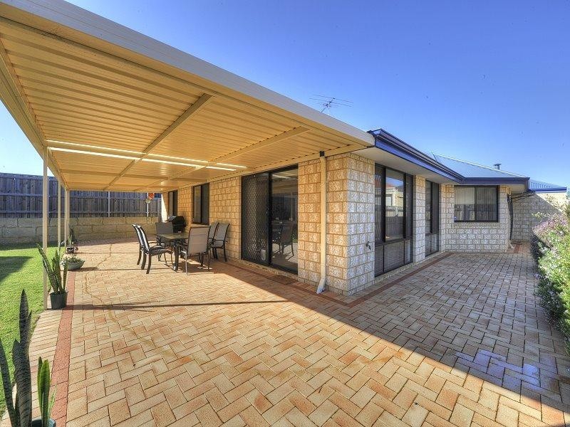 18 Grasshill Grange, Halls Head WA 6210