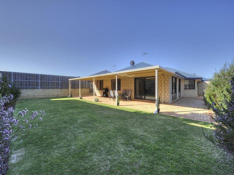 18 Grasshill Grange, Halls Head WA 6210