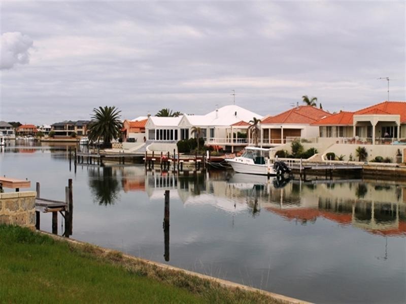 15 LEIGHTON ROAD East, Halls Head WA 6210