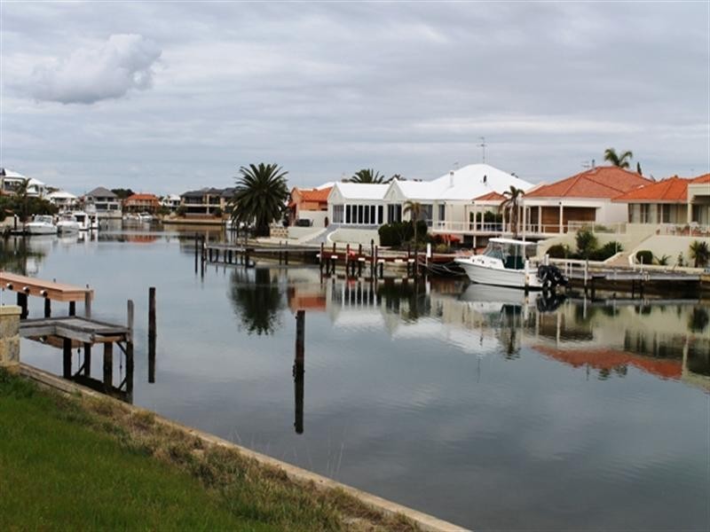 15 LEIGHTON ROAD East, Halls Head WA 6210