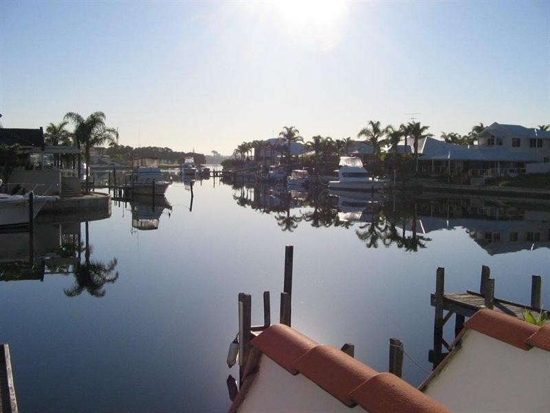 UNIT 10/20 BARUNA Court, Halls Head WA 6210