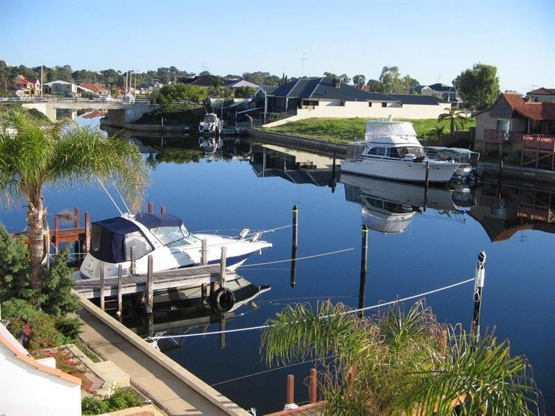 UNIT 10/20 BARUNA Court, Halls Head WA 6210