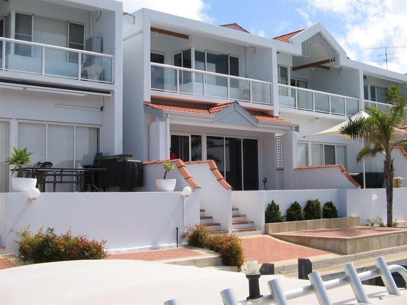 UNIT 10/20 BARUNA Court, Halls Head WA 6210