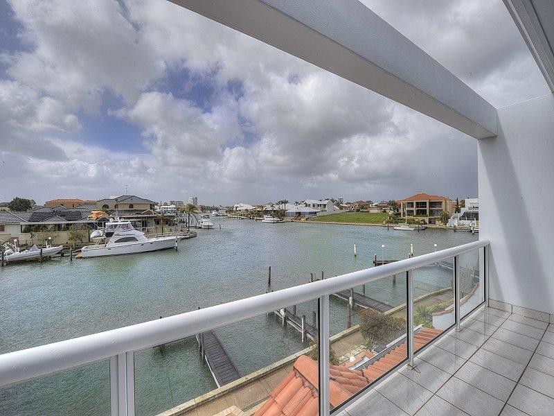 UNIT 10/20 BARUNA Court, Halls Head WA 6210