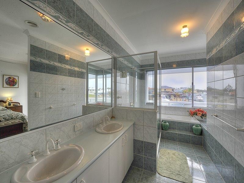 UNIT 10/20 BARUNA Court, Halls Head WA 6210