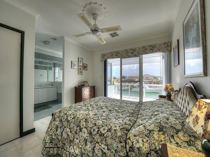 UNIT 10/20 BARUNA Court, Halls Head WA 6210