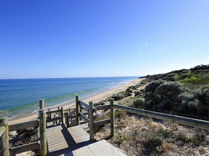 60 Quandong Parkway, Halls Head WA 6210