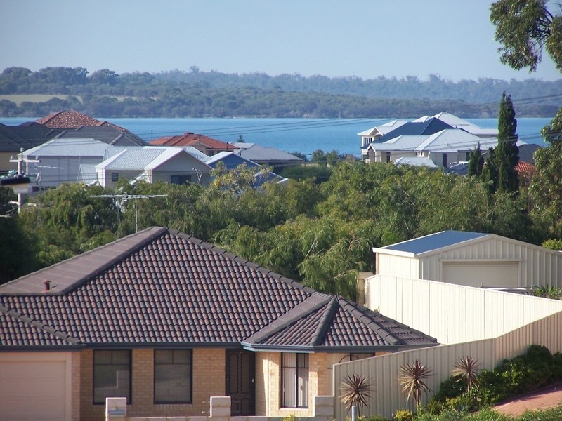 16 Peppertree Close, Wannanup WA 6210