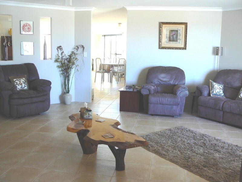 16 Peppertree Close, Wannanup WA 6210