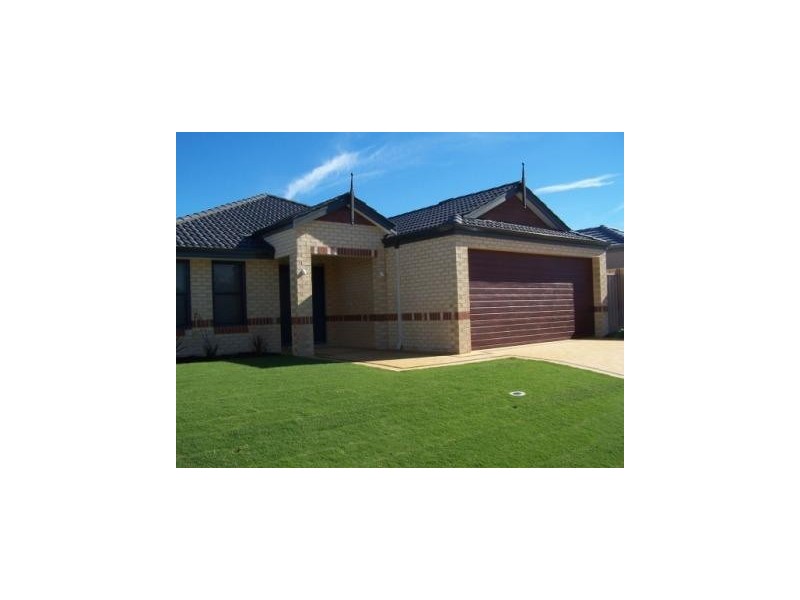 8 Wuraling Pass, Wannanup WA 6210