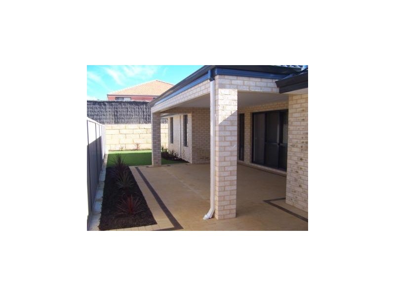 8 Wuraling Pass, Wannanup WA 6210