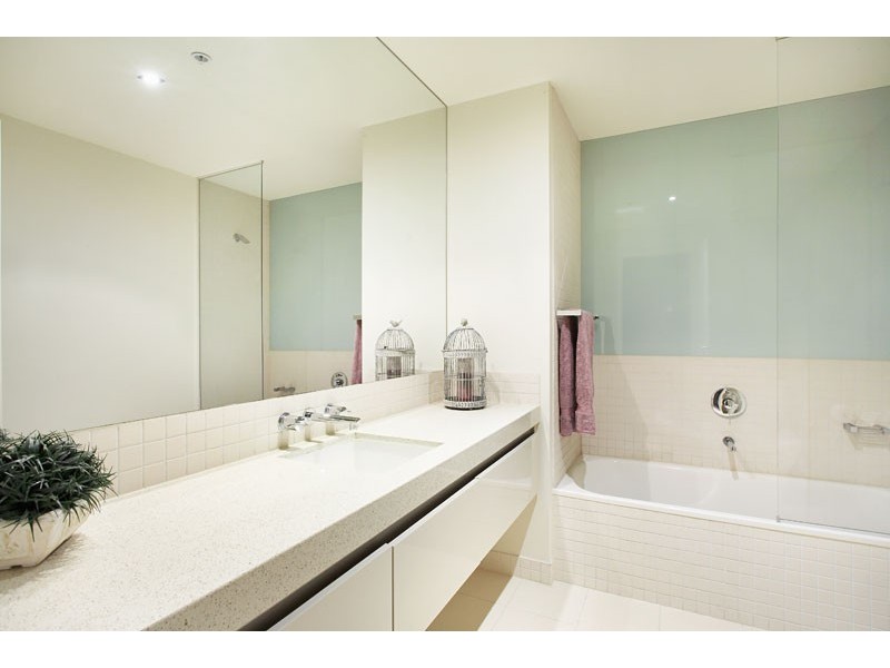 B303/84 Bay Street, Port Melbourne VIC 3207