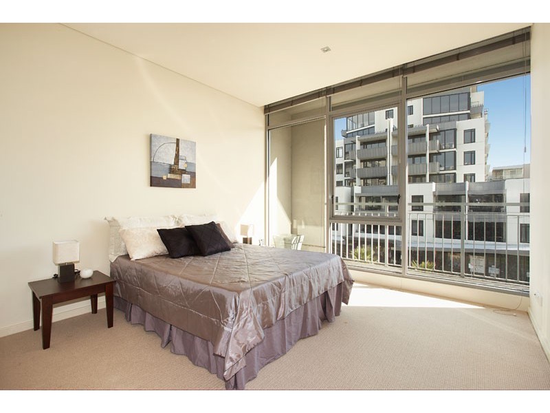 A302/86 Bay Street, Port Melbourne VIC 3207