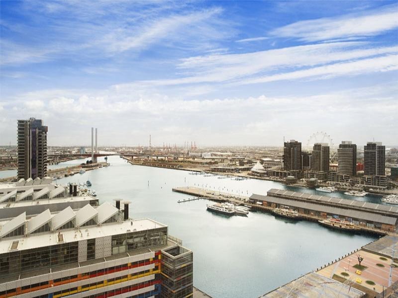 2501/100 Harbour Esplanade, Docklands VIC 3008