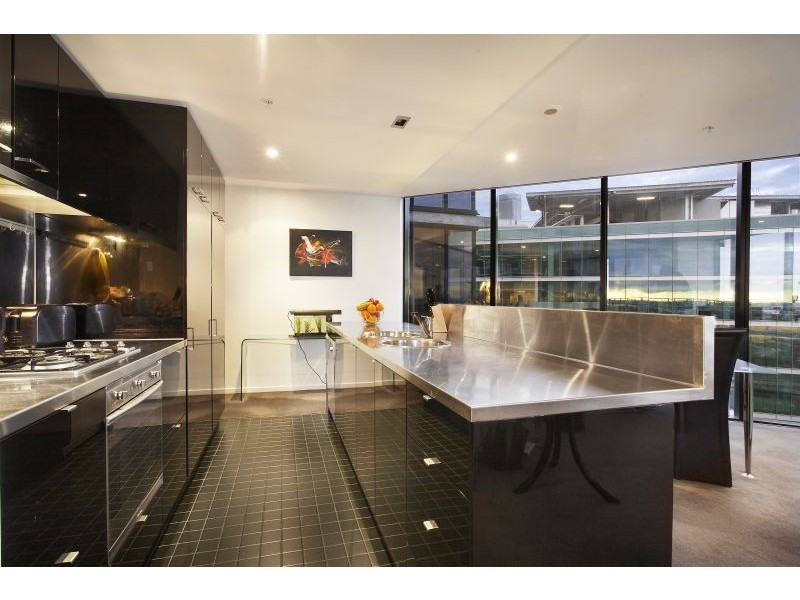 902/8 Waterview Walk, Docklands VIC 3008