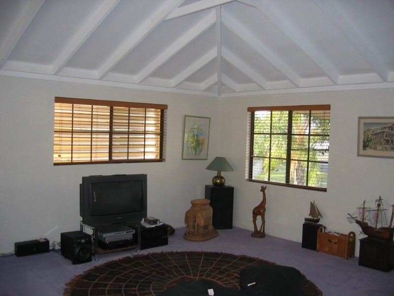 8 Bombala Crescent, Rainbow Beach QLD 4581