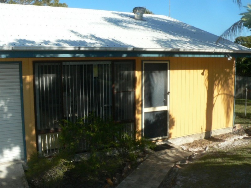 8 Bombala Crescent, Rainbow Beach QLD 4581