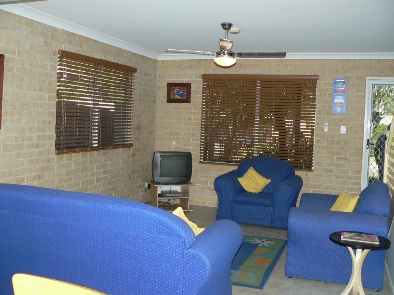 unit 2/5 Rumbalara Avenue, Rainbow Beach QLD 4581