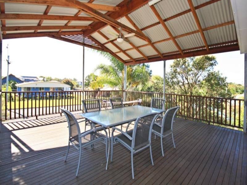11 Zircon Street, Rainbow Beach QLD 4581