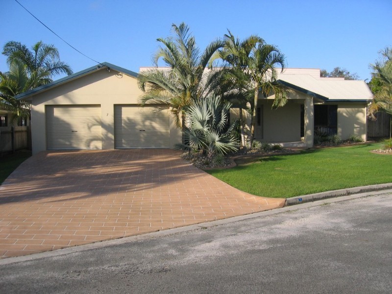 7 Dulkara Avenue, Rainbow Beach QLD 4581
