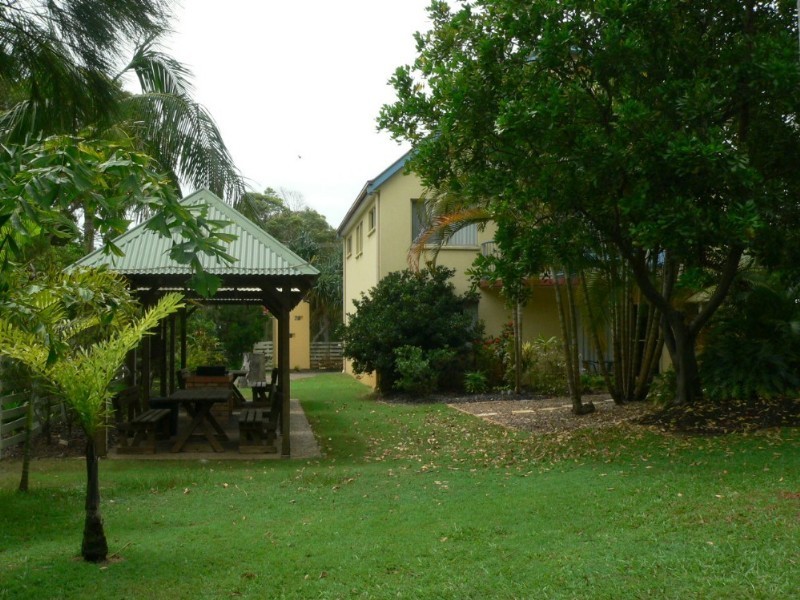 11/4 Double Island Drive, Rainbow Beach QLD 4581