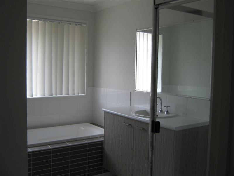 15 Quinn Close, Augustine Heights QLD 4300