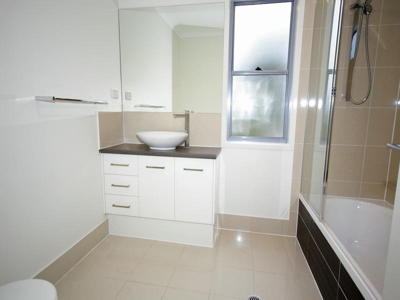 1/4 Willow Road, Redbank Plains QLD 4301