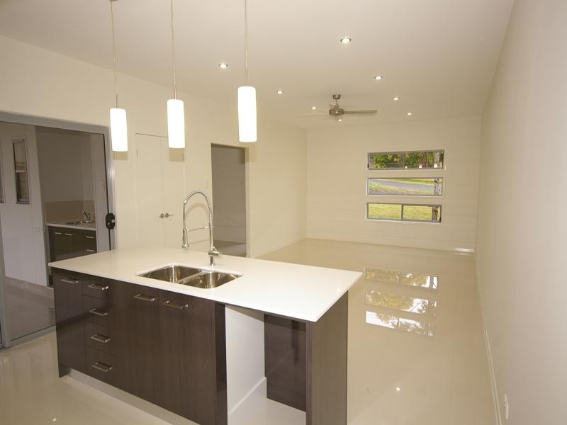 1/4 Willow Road, Redbank Plains QLD 4301