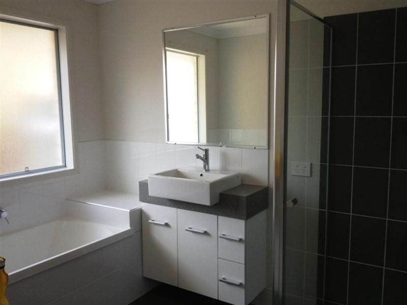 5A Jane Street, Redbank Plains QLD 4301