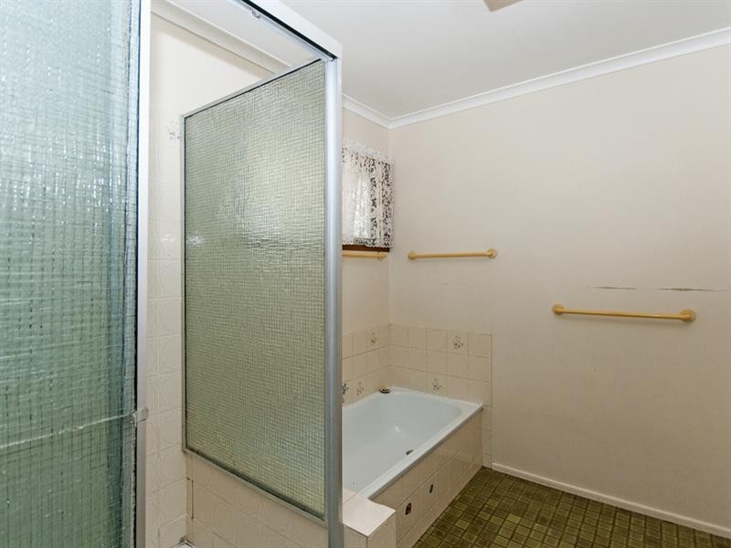 11 Tamatea Drive, Bellbird Park QLD 4300