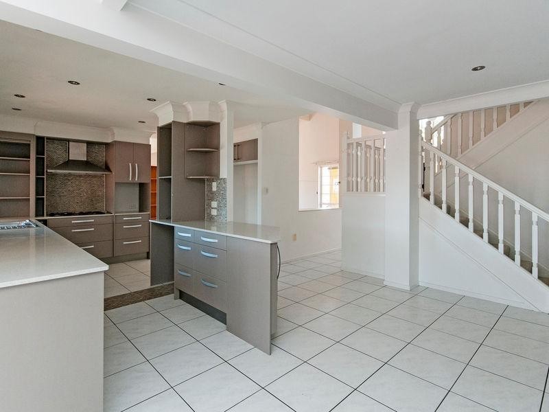 9 Vincent Place, Sinnamon Park QLD 4073