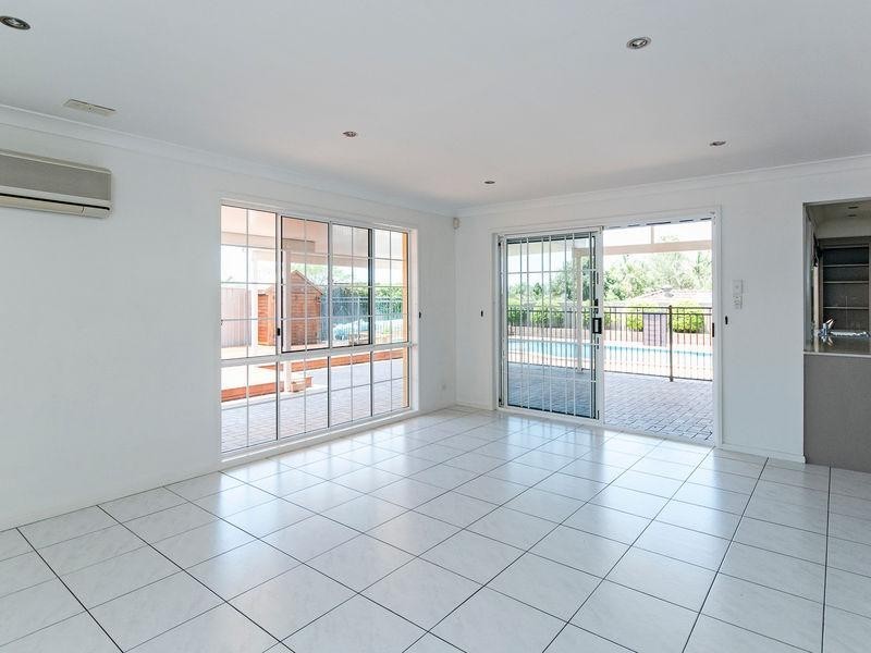 9 Vincent Place, Sinnamon Park QLD 4073