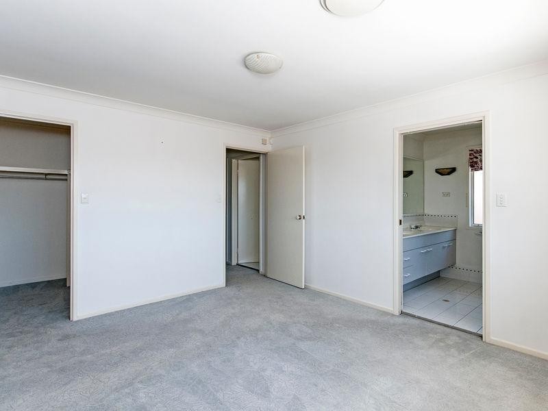 9 Vincent Place, Sinnamon Park QLD 4073