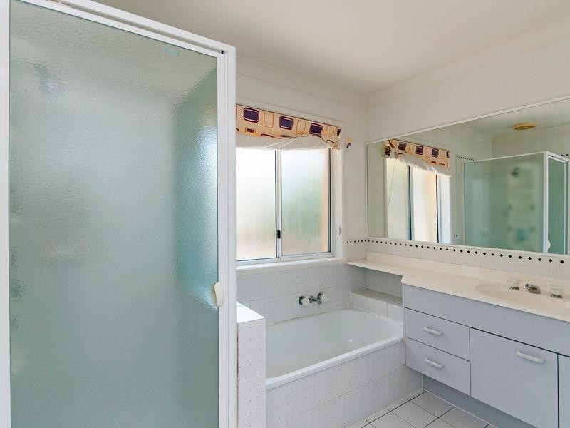 9 Vincent Place, Sinnamon Park QLD 4073