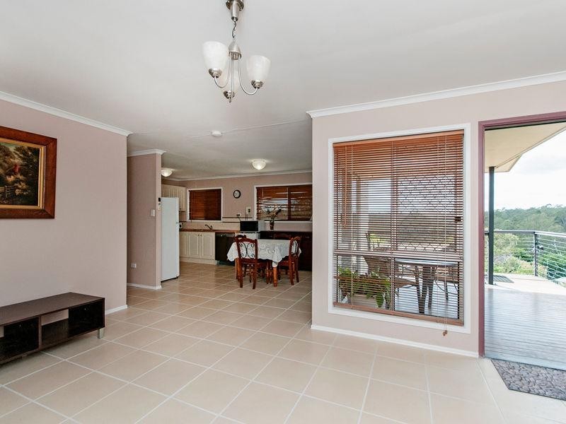 8 Surrey Road, Bellbird Park QLD 4300