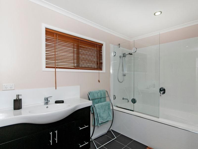 8 Surrey Road, Bellbird Park QLD 4300