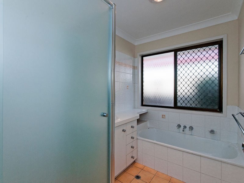5 HIGHBURY Drive, Redbank Plains QLD 4301