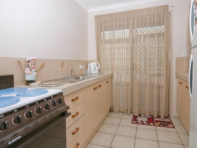 2/27 Henty Drive, Redbank Plains QLD 4301