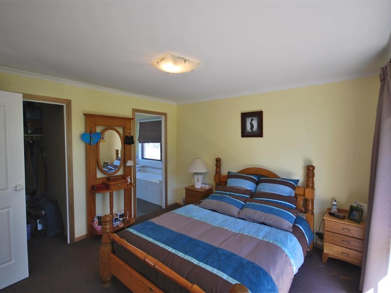 166 Cedar Road, Redbank Plains QLD 4301