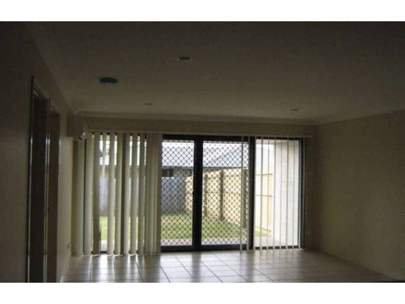 2/56 Berrigan Street, Redbank Plains QLD 4301