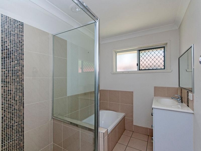 17 Overell Crescent, Riverview QLD 4303