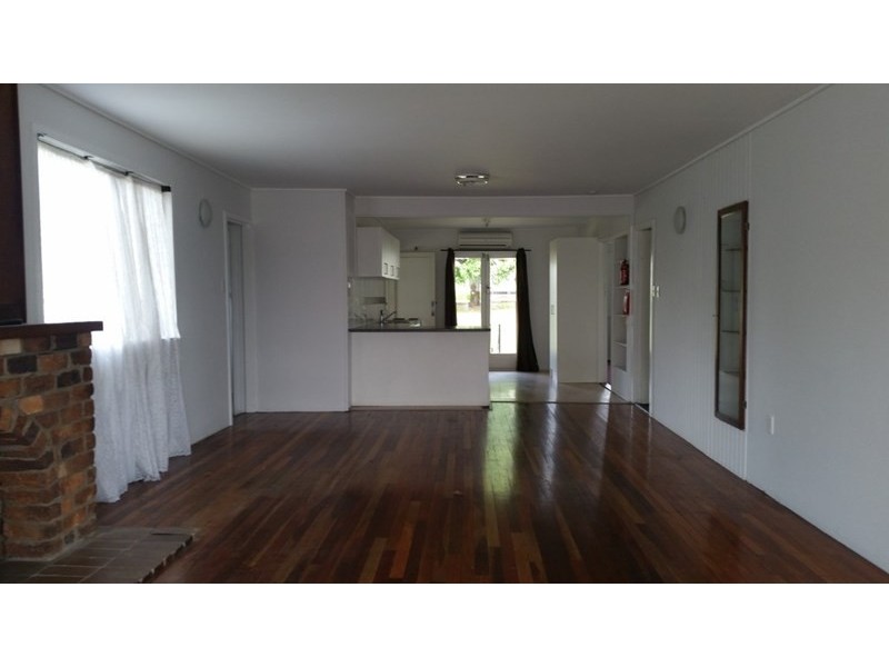 17 Brisbane Road, Redbank QLD 4301