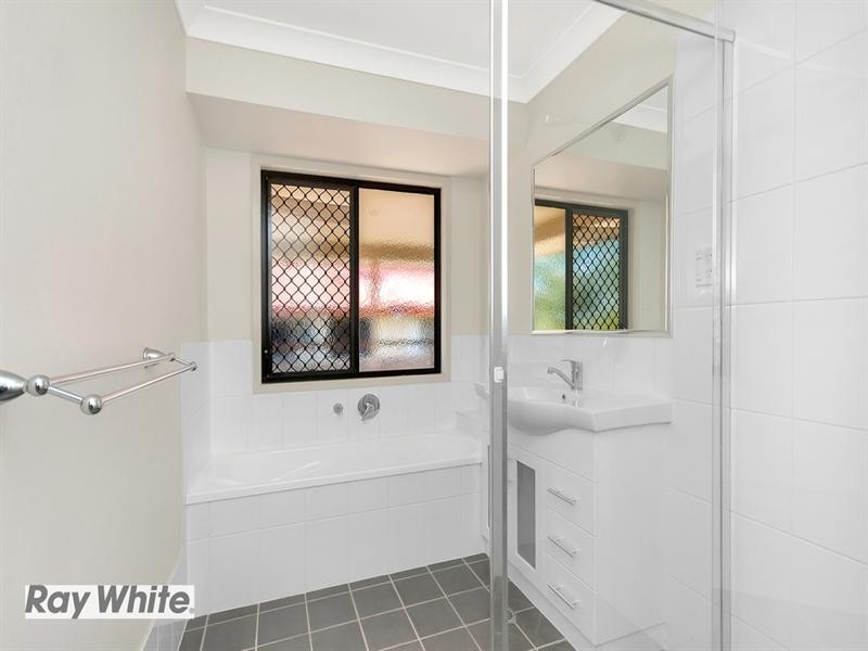 8 Eagles Crest, Goodna QLD 4300