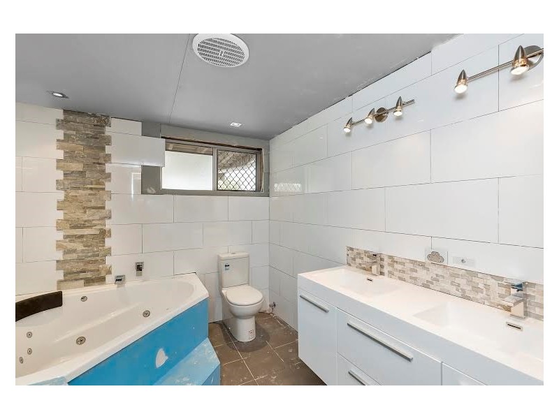 6 Milgate Street, Collingwood Park QLD 4301