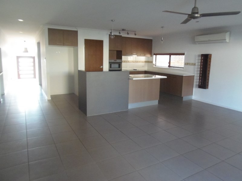 6 Tenzing Place, Springfield Lakes QLD 4300